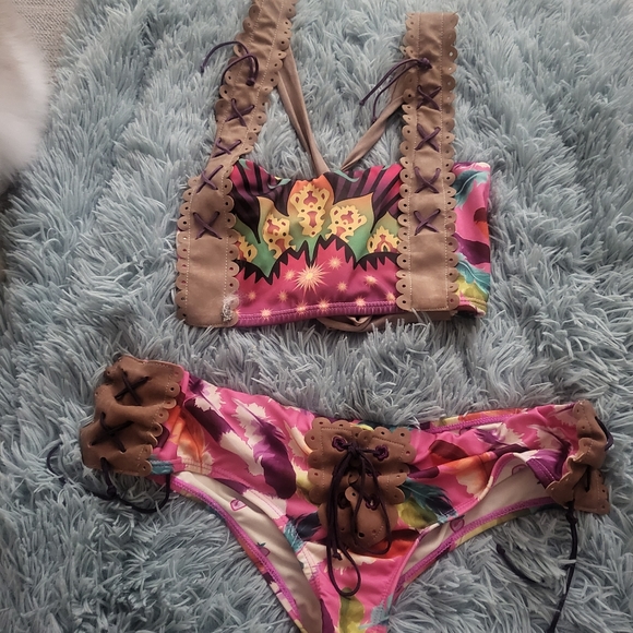 Paradizia designer, sexy  beautiful 2-piece bathing suit. Size M - Picture 3 of 8